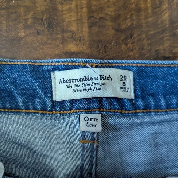Abercrombie Curve Love High-Rise 90's Slim Straight Jeans - Picture 4 of 6